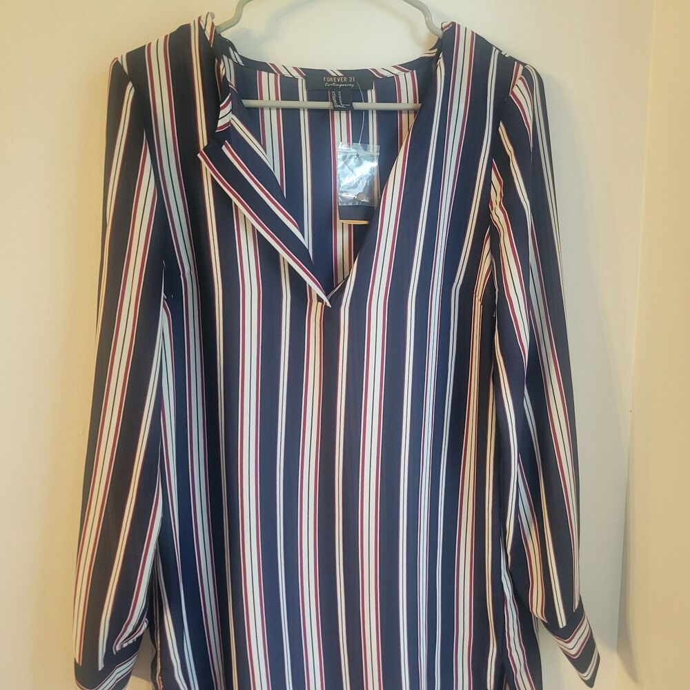 🎈$10 Sale!🎈NWT Forever 21 Contemporary Long Sleeve Striped Top Medium Women